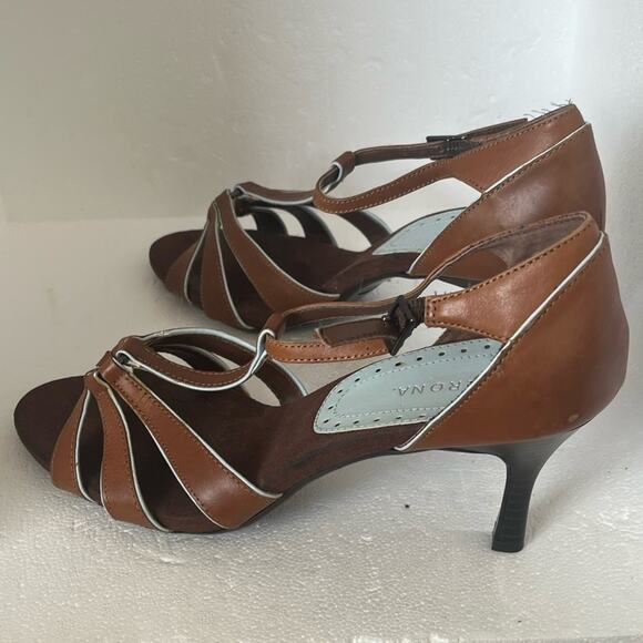 Merona Brown T-Strap Heeled Sandals - Size 9 - Picture 3 of 7